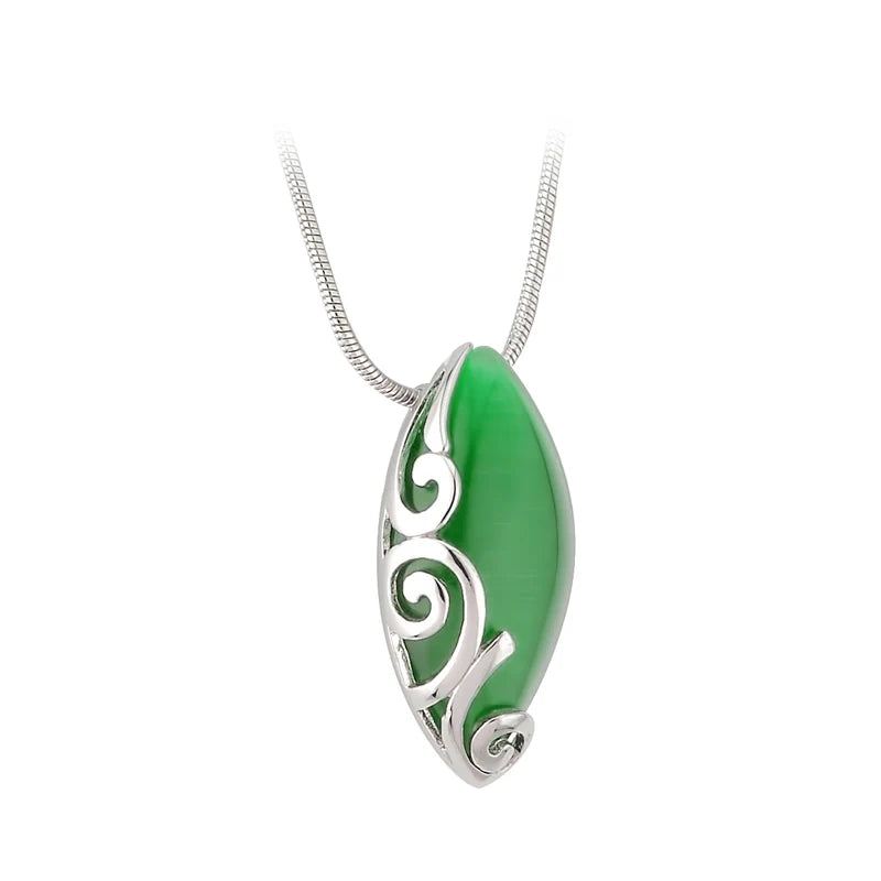 GREEN OVAL CELTIC PENDANT.
